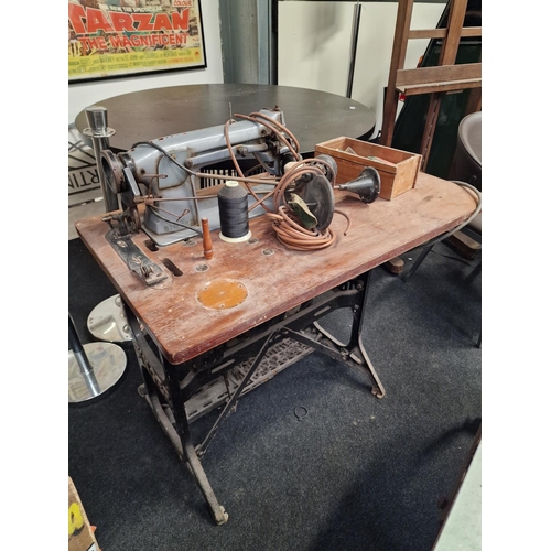 417 - A Vintage singer sewing machine and table.