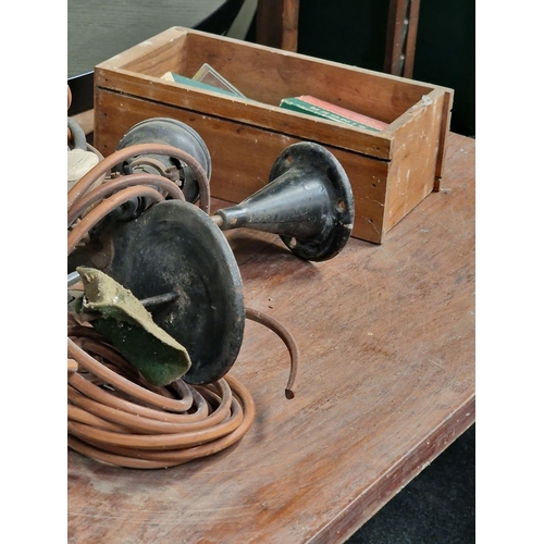 417 - A Vintage singer sewing machine and table.