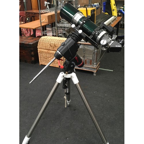 103 - Quality telescope sited on motorised platform and fitted to heavy duty adjustable tripod