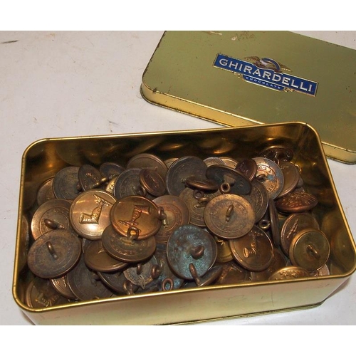 60 - A tin of brass livery buttons