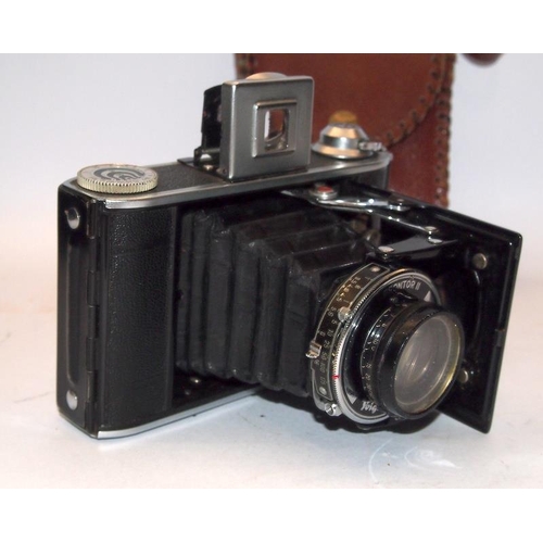 18 - Quality vintage Voigtlander Bessa 46 120 film folding camera with leather case, excellent cosmetic c... 