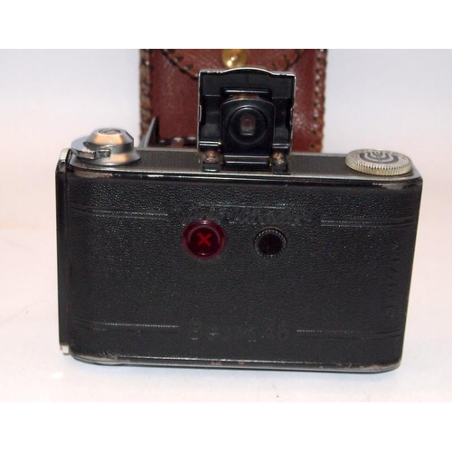 18 - Quality vintage Voigtlander Bessa 46 120 film folding camera with leather case, excellent cosmetic c... 