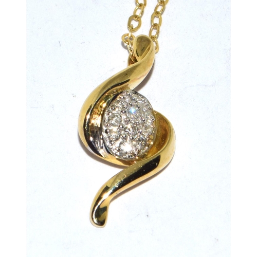 386 - 9ct gold Diamond pendant necklace in a clef design with diamonds in the center set on a 40cm gold ne... 