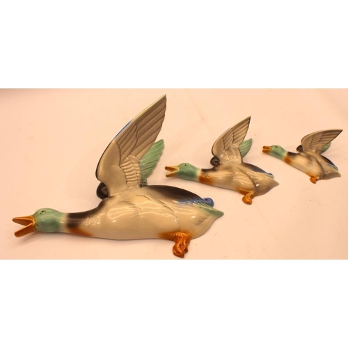 87 - Poole Pottery set of 3 graduated wall hanging ducks designed & modelled by John Adams.