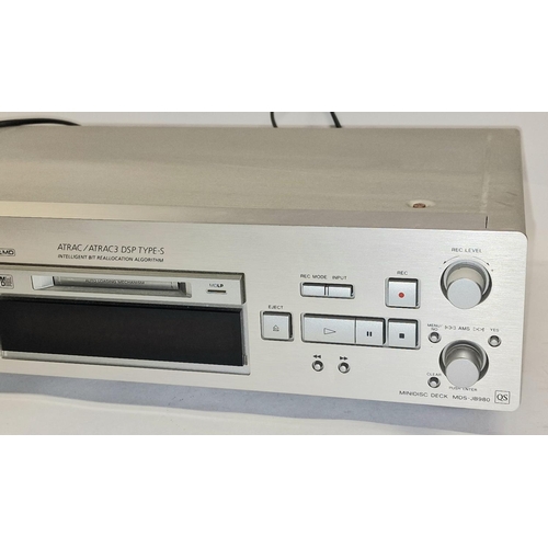 109 - Sony MDS-JB980 ATRAC Minidisc Deck c/w remote control. Lights up when connected to power but not tes... 