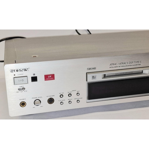 109 - Sony MDS-JB980 ATRAC Minidisc Deck c/w remote control. Lights up when connected to power but not tes... 