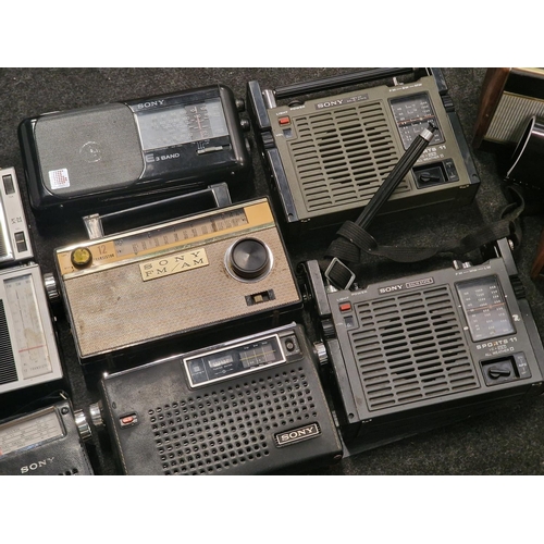 118 - Good collection of vintage radio receivers to include mainly Sony with two by Hacker and Roberts. Al... 