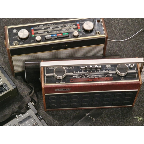 118 - Good collection of vintage radio receivers to include mainly Sony with two by Hacker and Roberts. Al... 