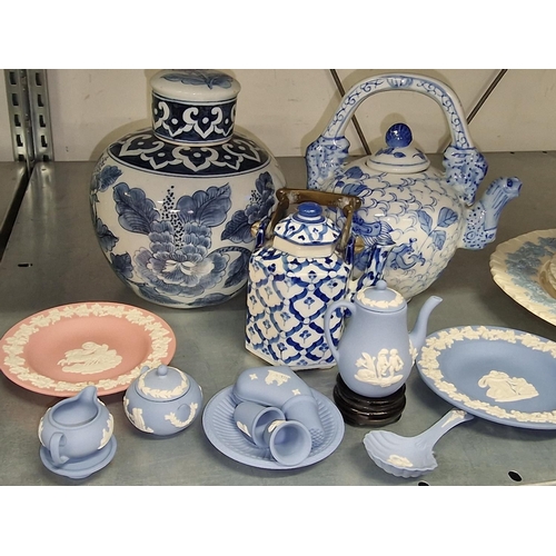 91 - Various Wedgewood to include Jasper ware miniatures and a pink jasper ware plate ad other blue and w... 