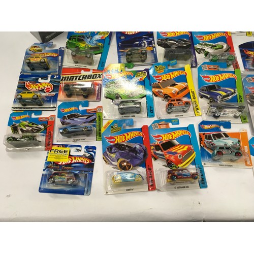 200 - Hot Wheels collection to include The Italian Job Morris Minis and other vehicles.