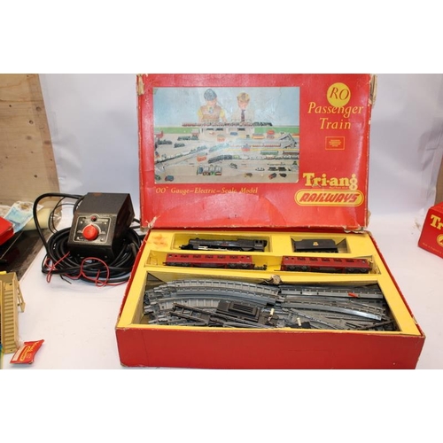 179 - Vintage Tri-ang OO gauge 'RO' Electric Passenger Train Set in original box c/w a number of boxed tra... 