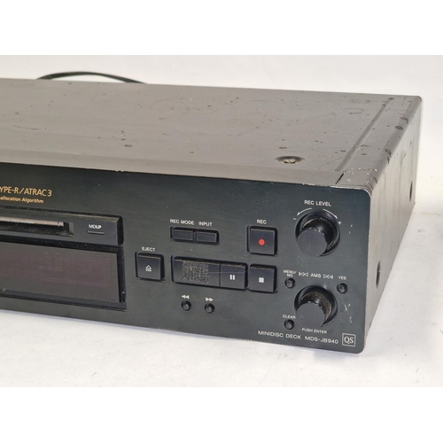 139 - Sony MDS-JB940 ATRAC 3 Minidisc Deck. Lights up when connected to power but not tested further.