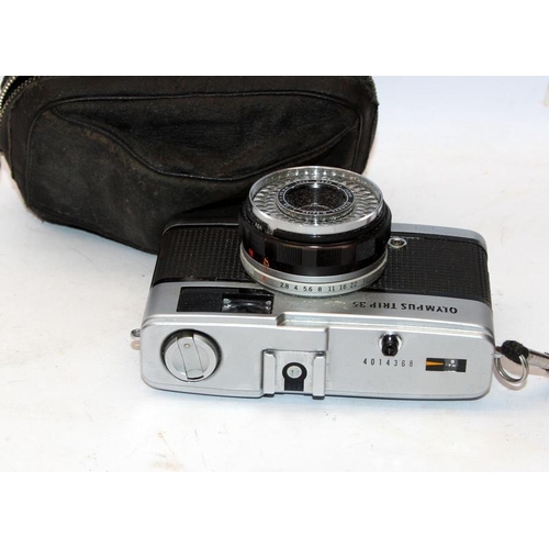 193 - Vintage Olympus Trip 35 35mm film compact camera, Japan made, good cosmetic condition, film advance ... 