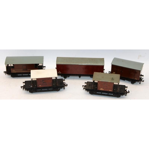 226 - A collection of vintage tinplate OO gauge goods wagons. 20 in lot.