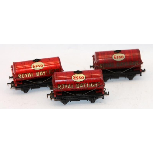 226 - A collection of vintage tinplate OO gauge goods wagons. 20 in lot.