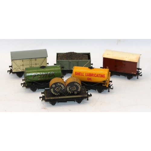 228 - A collection of vintage tinplate OO gauge rolling stock comprising goods wagons and carriages. 20 it... 