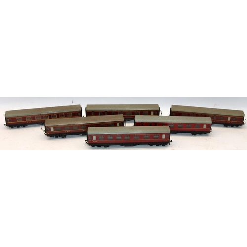 230 - A collection of vintage OO gauge carriages, various liveries, includes tinplate examples. 18 items i... 