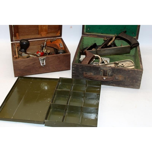 260 - A collection of vintage hand tools including a Stanley no.71 router plane, n0.50 combination plane a... 