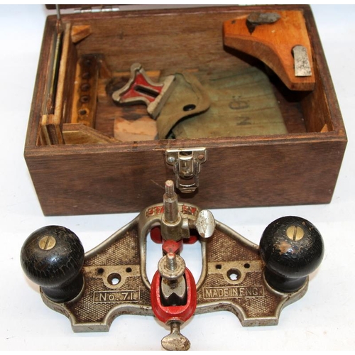 260 - A collection of vintage hand tools including a Stanley no.71 router plane, n0.50 combination plane a... 