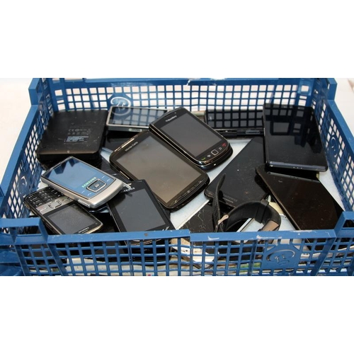 336 - A tray of mobile phones/tablets etc. All offered untested