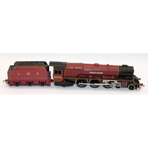 32 - Hornby OO gauge locomotive and tender 'Duchess of Sutherland c/w diesel locomotive BR green livery. ... 