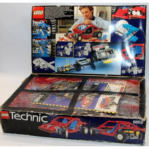 186 - Boxed Lego Technic Test Car ref:8865 c/w build guide. Box has considerable storage wear