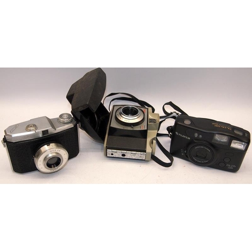 104 - Vintage Kodak and Baldinette folding cameras c/w a Mamiya U compact film cameras and others