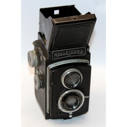 239 - Vintage twin lens reflex cameras: Yashica A and Rolleicord Model 3 medium format TLR's