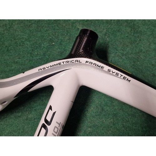 381 - Pinarello carbon fibre bicycle frame (REF 80).