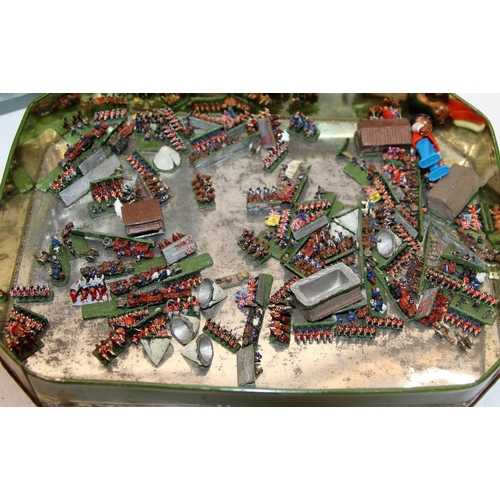 272 - A tray of 5mm painted die-cast  model soldiers of the Napoleonic wars c/w a small set of drawers con... 