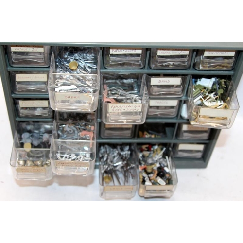 272 - A tray of 5mm painted die-cast  model soldiers of the Napoleonic wars c/w a small set of drawers con... 