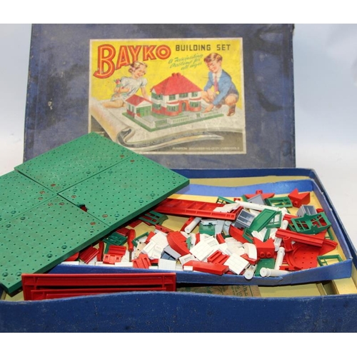 273 - Vintage Bayko Building Set No.3, Boxed (not checked for commpleteness) c/w a quantity of vintage Sca... 