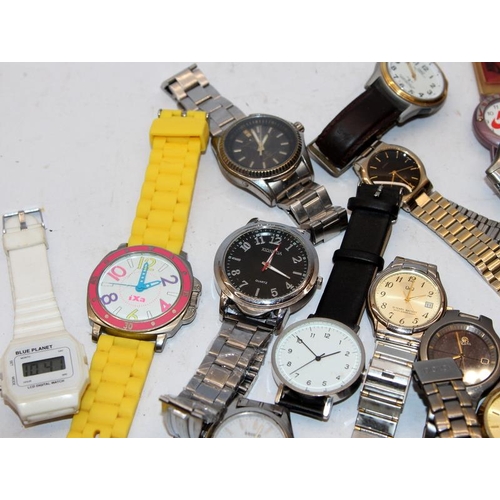 358 - Good collection of ladies and gents watches, quartz and solar. Examples of  good Japanese domestic b... 