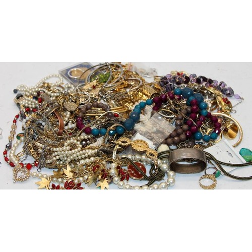 352 - Large bag of costume jewellery