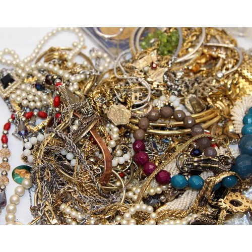 352 - Large bag of costume jewellery