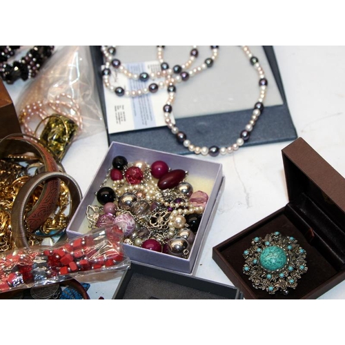 380 - A collection of costume jewellery, loose and in a jewellery box