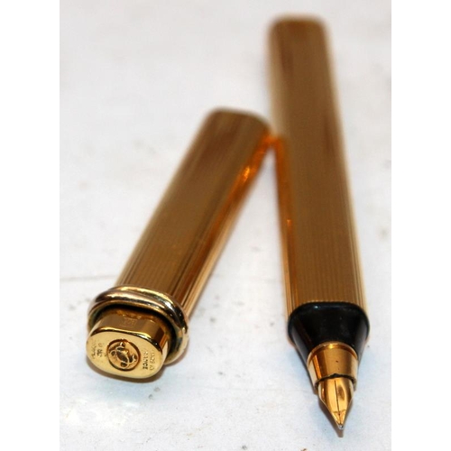 83 - Genuine vintage Les Must de Cartier gold plated fountain pen with 18ct gold nib. Comes with complete... 