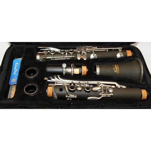 258A - SMS Academy Clarinet c/w stand and carry/storage case in excellent cosmetic condition.