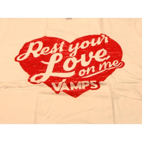 370 - A collection of The Vamps pop band t-shirts including 2014 and 2017 tour shirts. 17 in lot, various ... 