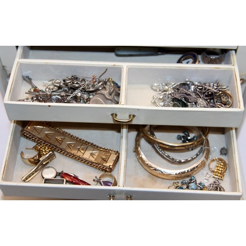 342 - Jewellery box containing a collection of vintage jewellery and watches to include a good amount of s... 