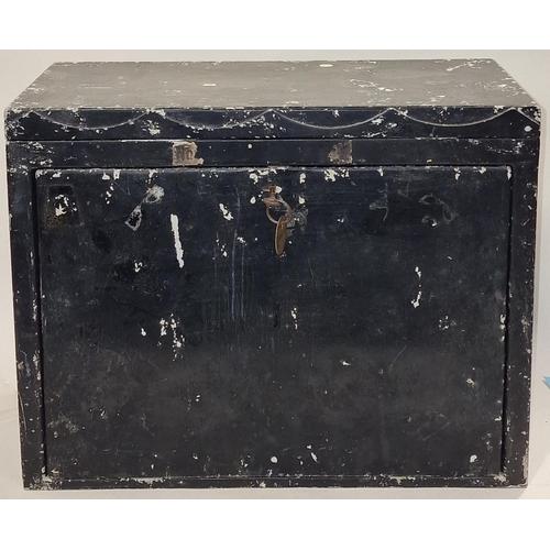 385 - A vintage black painted metal lockable engineers cabinet fitted with six drawers. Includes key.