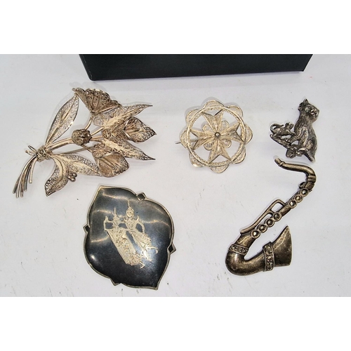 318 - Collection of vintage silver brooches to include Filigree, Scottish, and Art deco styles one by Ari ... 