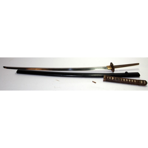 154 - WWII Japanese Army Officer's Shin Gunto sword housed in a lacquered wooden scabbard. Fabric wrapped ... 