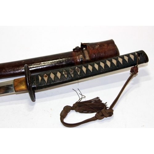 158 - WWII Japanese Army Officer's Shin Gunto sword housed in a leather sheathed lacquer scabbard. Fabric ... 