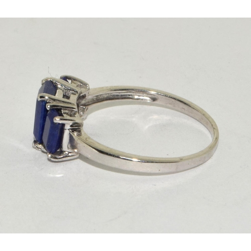 306 - A 925 silver Lapis Lazuli stepped threes stone ring Size S