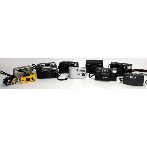 212 - A collection of vintage 35mm compact cameras to include Olympus, Nikon and Yashica