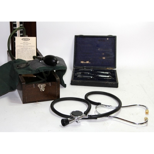 222 - Vintage medical equipment: Boxed Accoson Mercurial Sphygmomanometer blood pressure monitor, vintage ... 