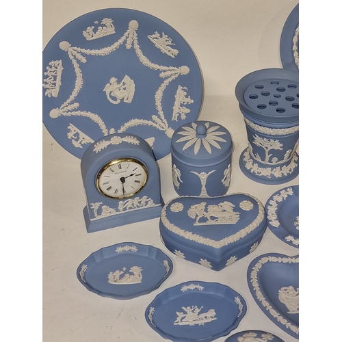 9 - Good collection of blue and white Wedgwood jasperware. Sixteen pieces in all. Appears in good condit... 