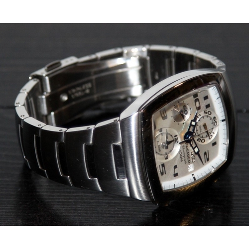 76 - Seiko gents quartz alarm chronograph ref:7T62-0BG0 in tonneau shaped case. Working at time of listin... 