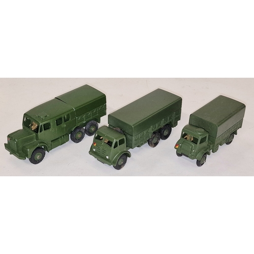 135 - Dinky Toys military group to include 622 10-Ton Army Truck, 623 Army Covered Wagon and 689 Medium Ar... 